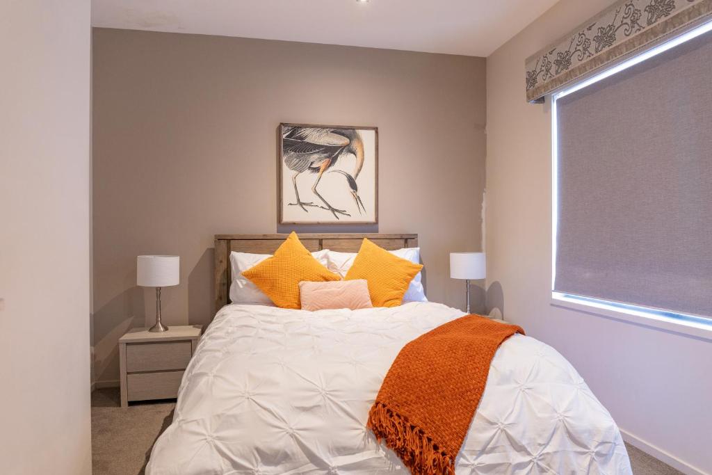 Stylish Retreat Steps from Geelong Waterfront, with Parking, Wi-Fi, AC photo 1