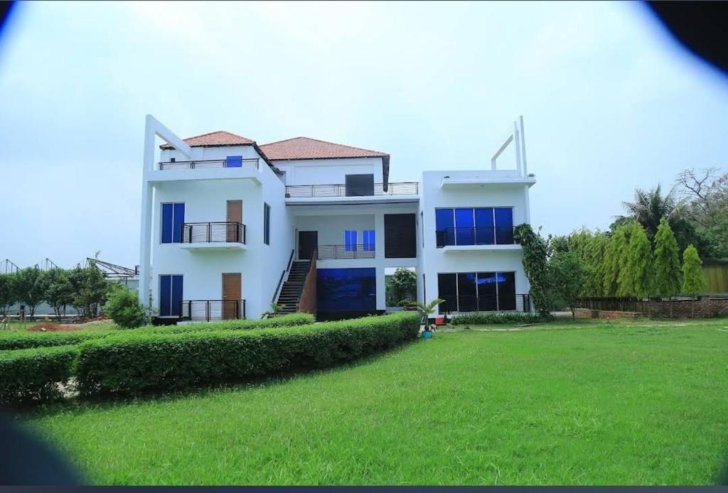 Crown Euro Inn Hotel and Resort photo 2