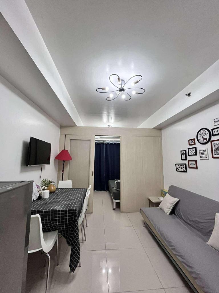 Sea Residences MOA-Eric Apartments - Tap to explore photos