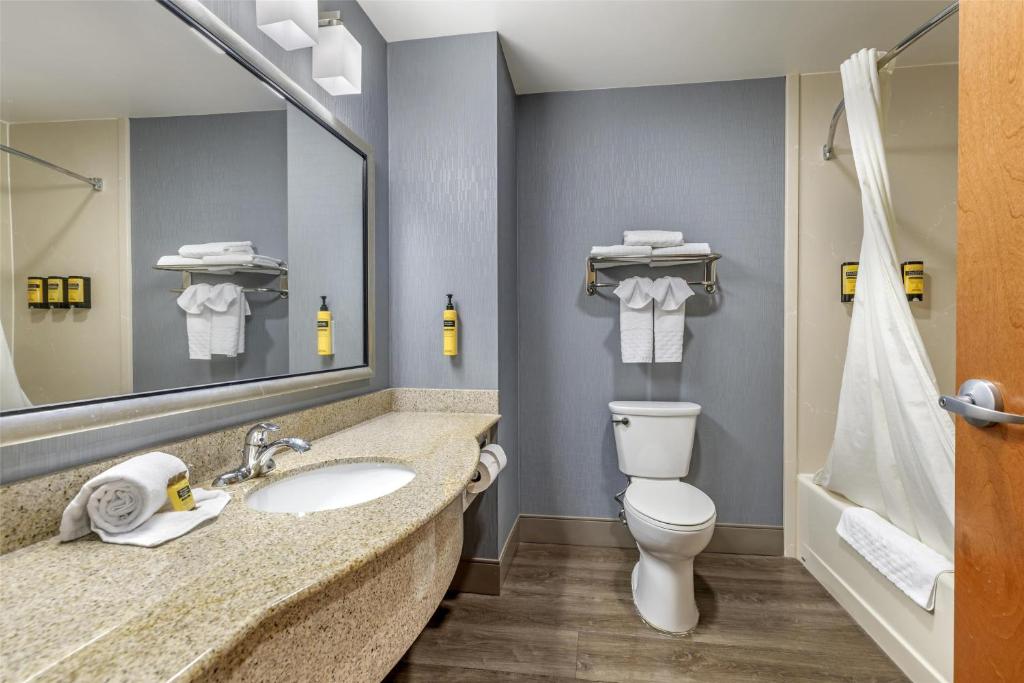Best Western Plus University Inn - Tap to explore photos
