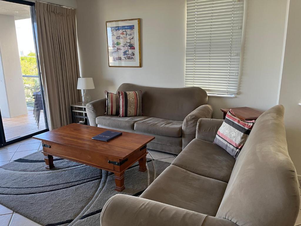 King's Row Holiday Apartments - Tap to explore photos