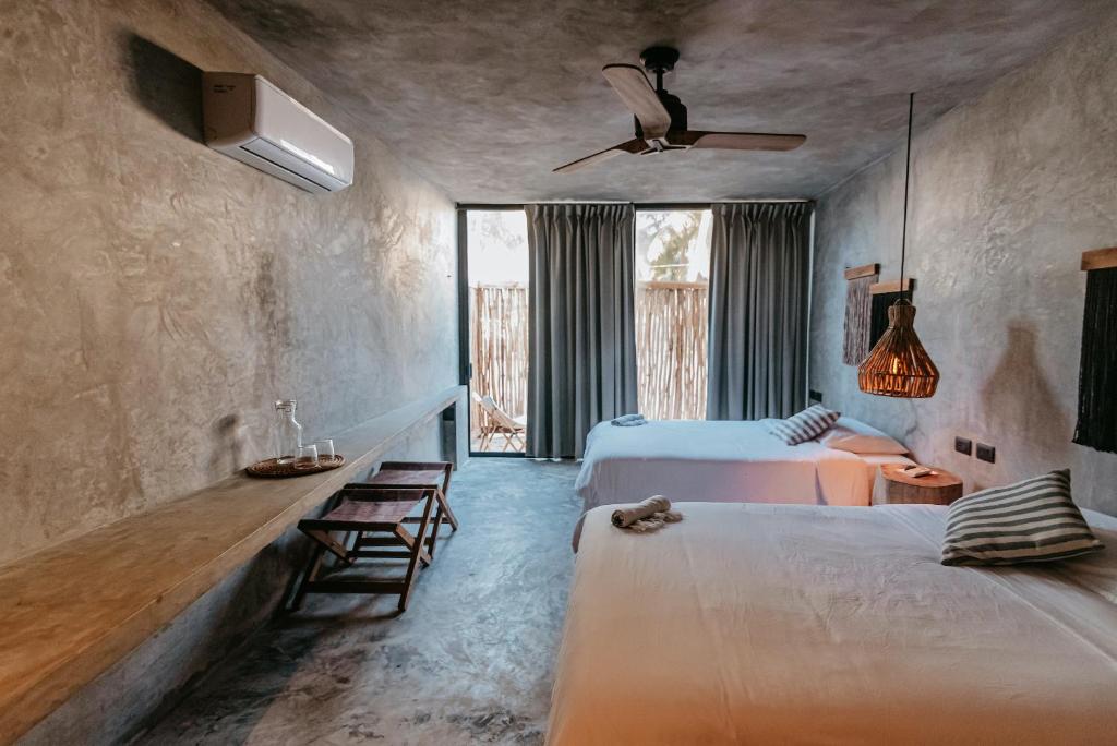 Dos Mares Barefoot Luxury - Tap to explore photos
