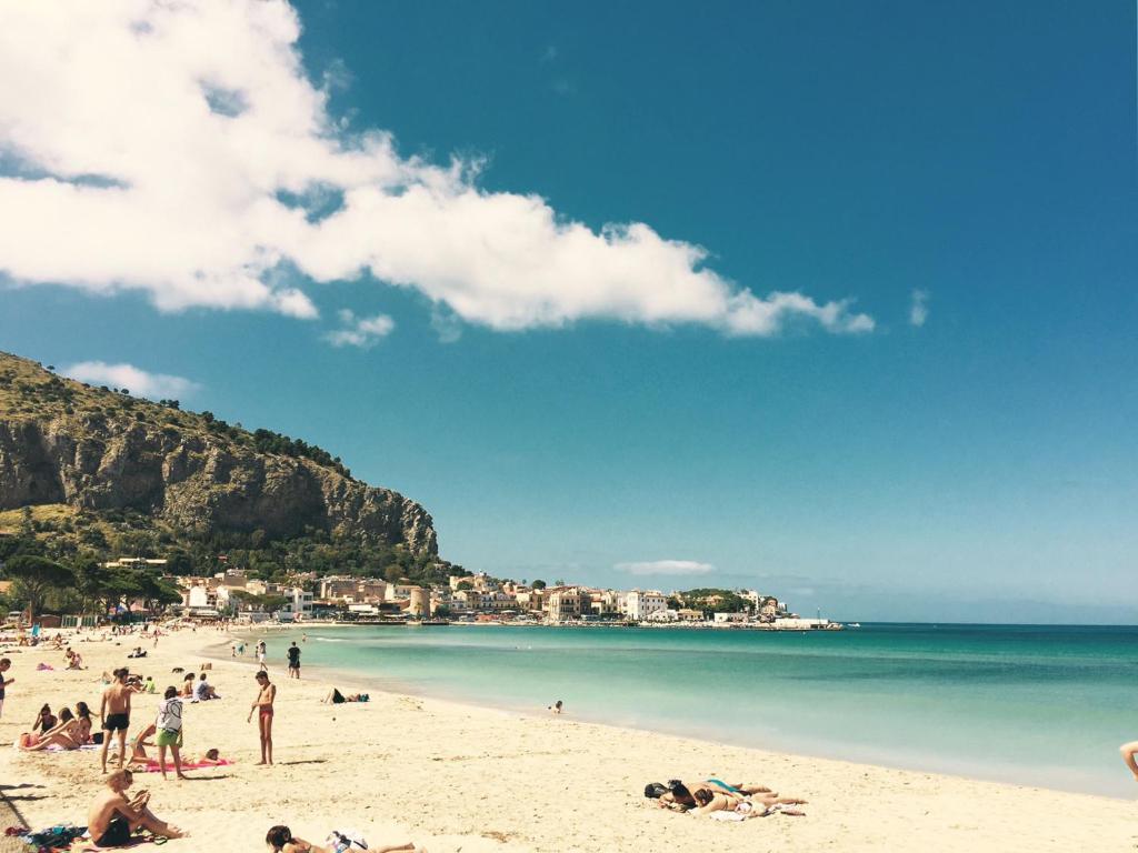 La sirena sul mare di Mondello photo 2
