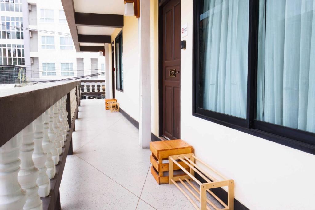 October Hostel ChiangMai - Tap to explore photos