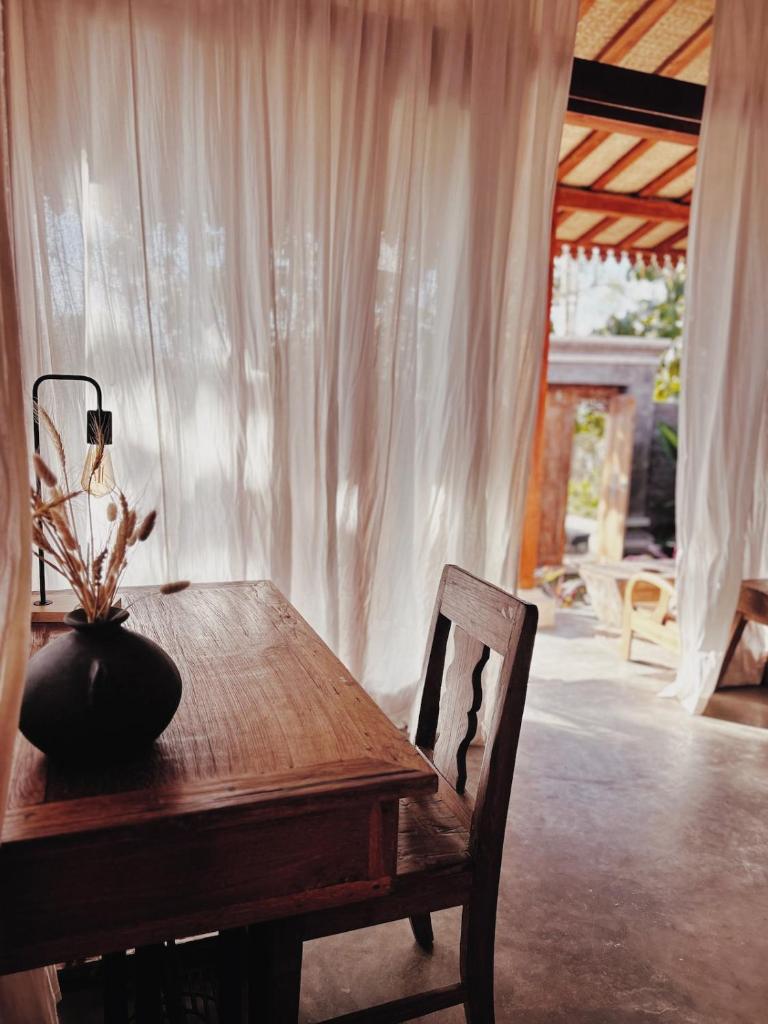 Ulu jungle wooden house photo 4