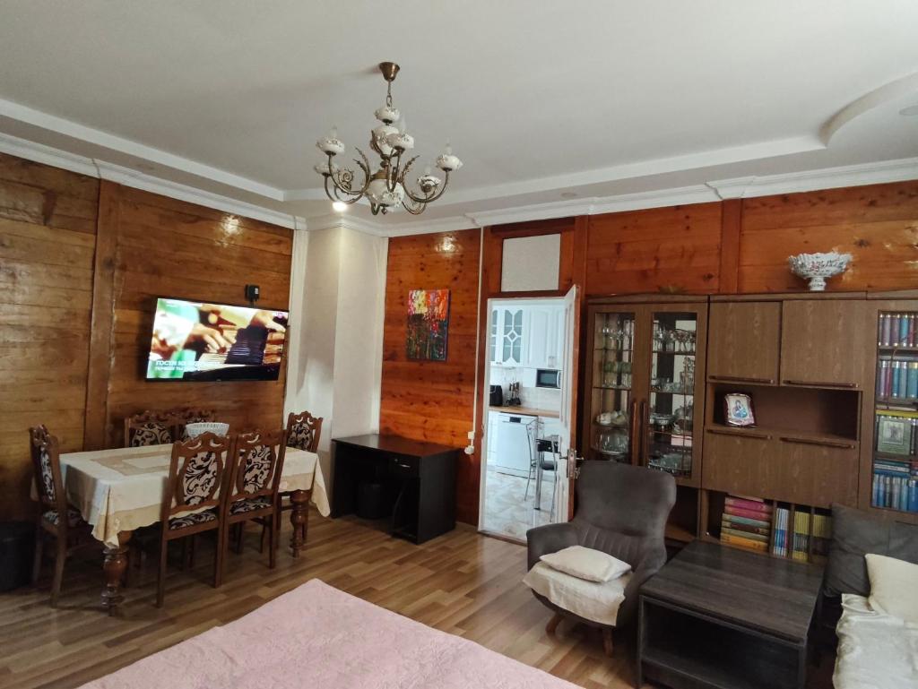 Comfort stay for 5 persons-Wooden living room - Tap to explore photos