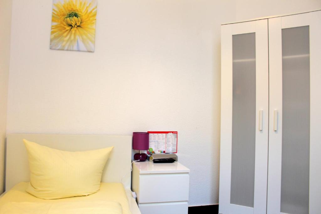 Одноместный (Небольшой одноместный номер с общей ванной комнатой), Pension Central Hostel Berlin
