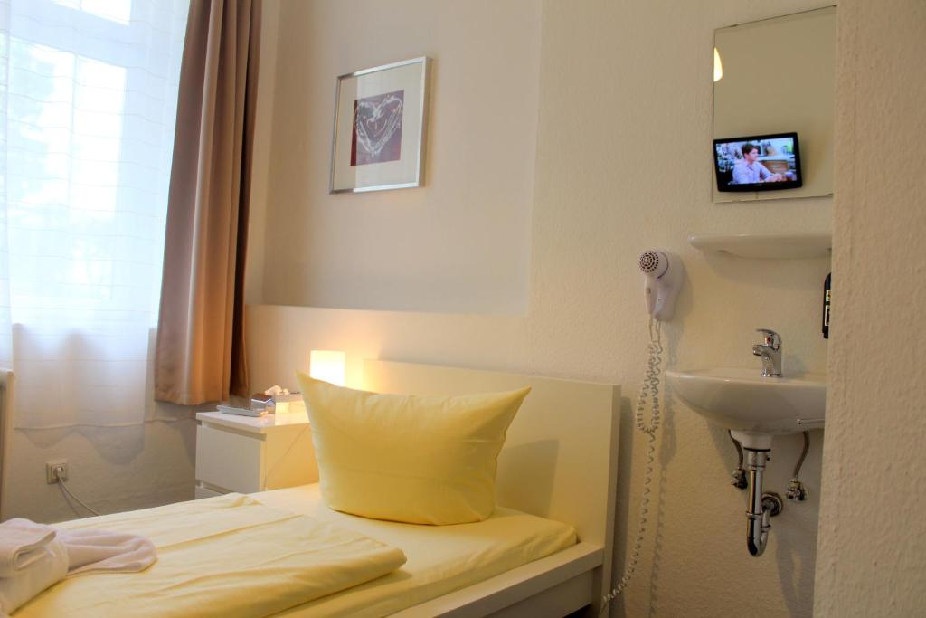 Одноместный (Одноместный номер с общей ванной комнатой), Pension Central Hostel Berlin
