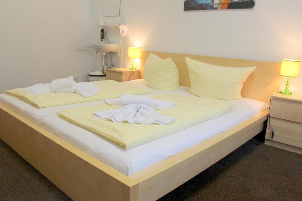 Двухместный (Двухместный номер с 1 кроватью и общей ванной комнатой), Pension Central Hostel Berlin