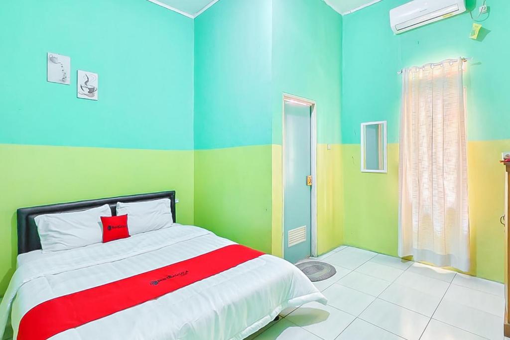 RedDoorz near RS Dr Hafiz Cianjur