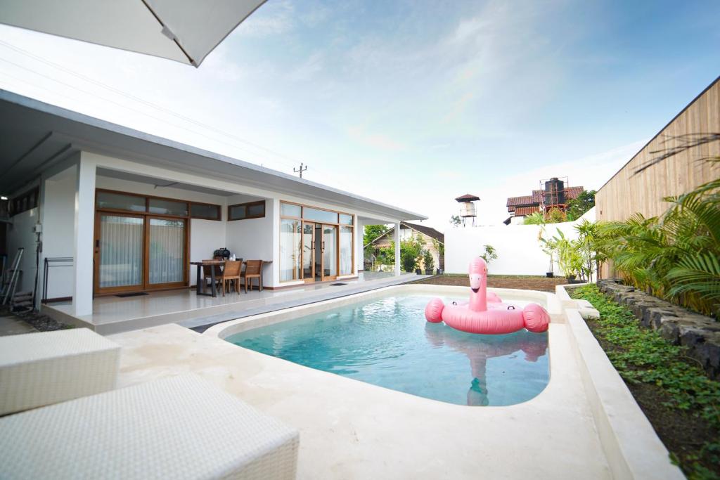 Little Haven - Family Japanese Stay with Private Pool in Jogja