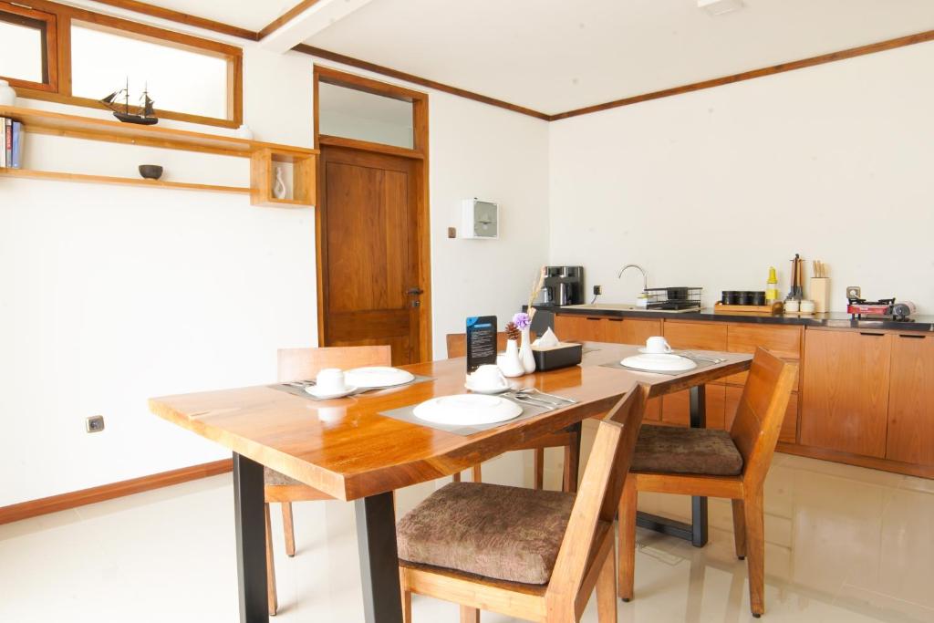 Little Haven - Family Japanese Stay with Private Pool in Jogja photo 2