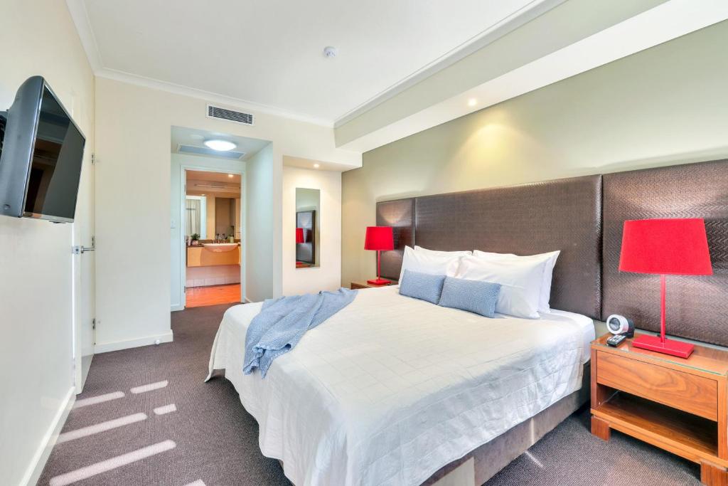 Tropical Escape with Pool, Balcony Plush King Suite photo 1