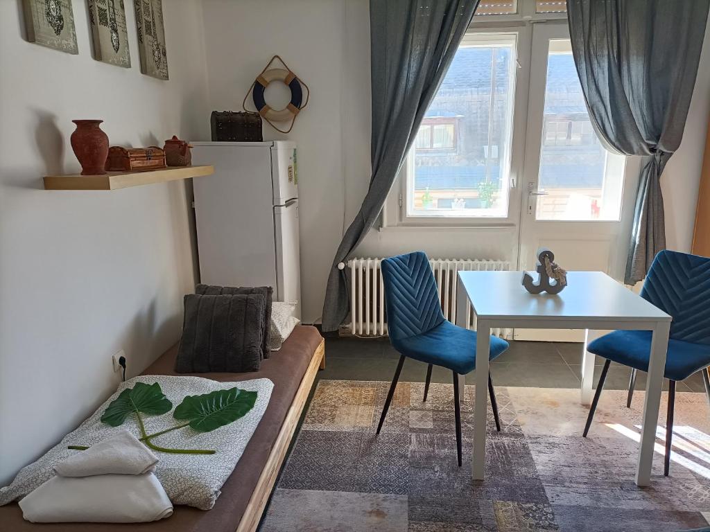 Turul Apartment Budapest - Tap to explore photos
