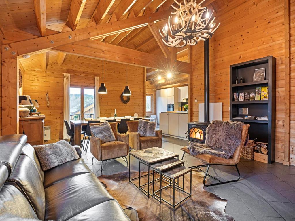 Elegant chalet in Manhay with Sauna, cleaning included photo 1