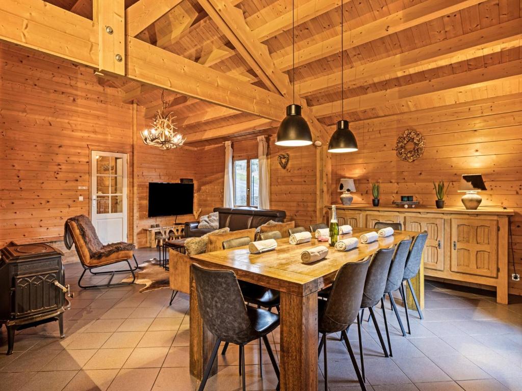 Elegant chalet in Manhay with Sauna, cleaning included photo 2