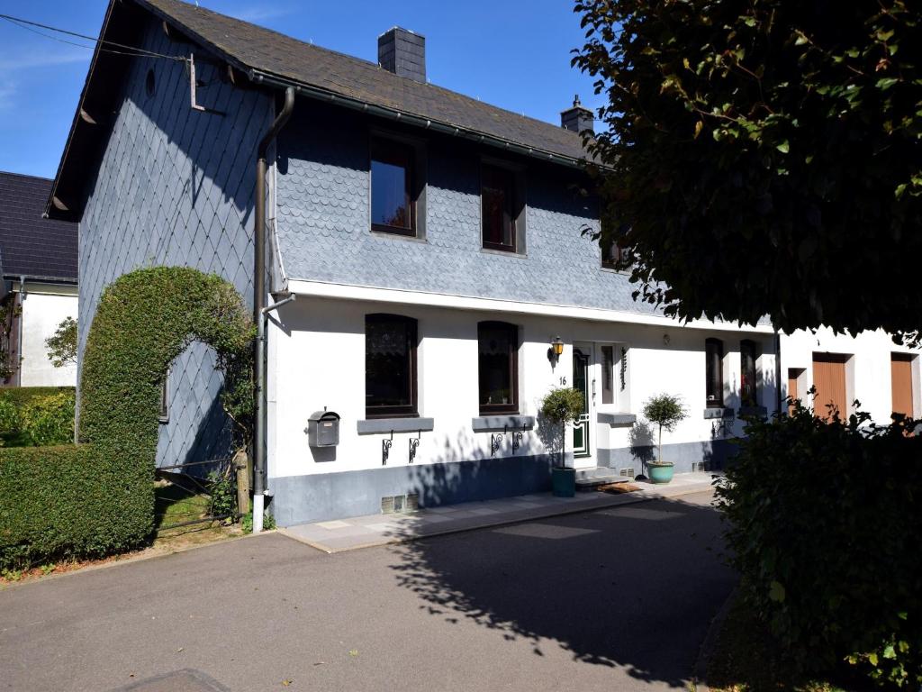Holiday home for 8 people in Butgenbach photo 4