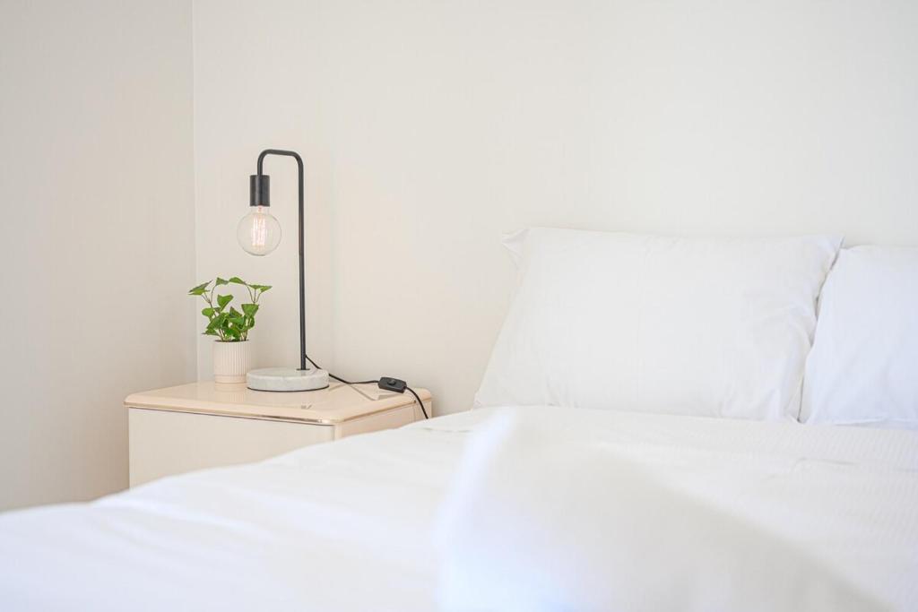 Campsie 2Br Apt Near Train Shops WiFi photo 3