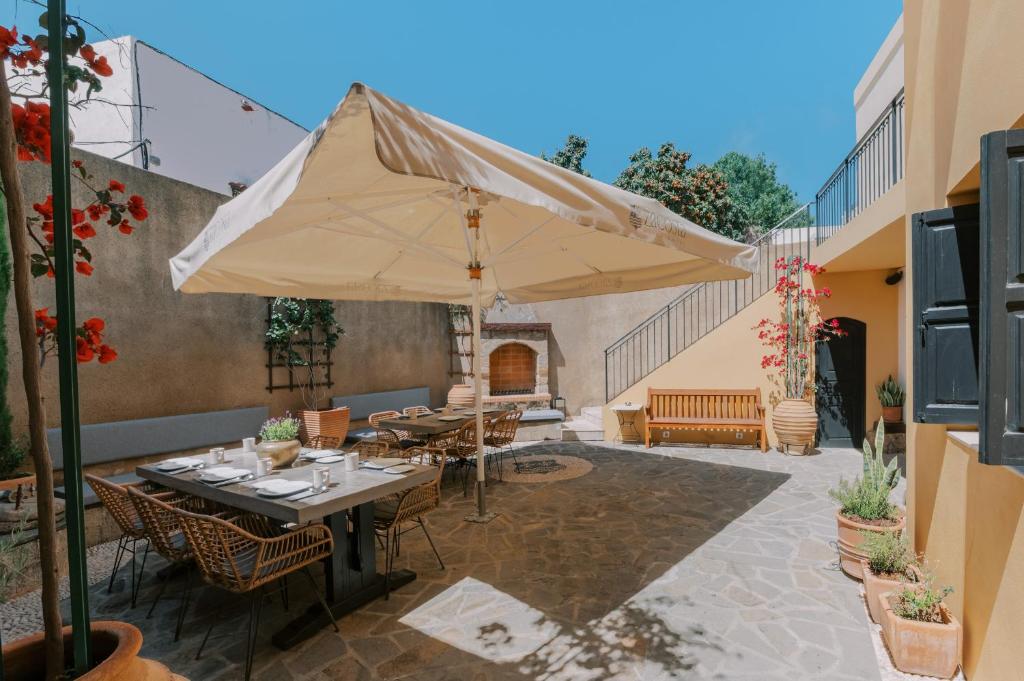 Zacosta Villa - a Heritage Hotel - Tap to explore photos