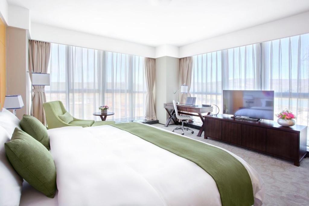 Hotels & Preference Hualing Tbilisi Room Type - King Room