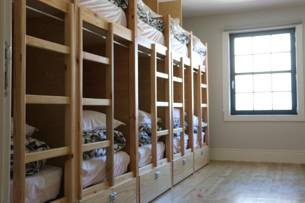 Номер (Односпальная кровать в общем номере с 10 кроватями), Nice Way Porto Hostel