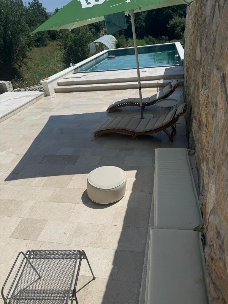 Stone house with pool photo 4