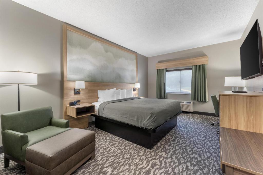 Best Western Plus Executive Inn - Tap to explore photos