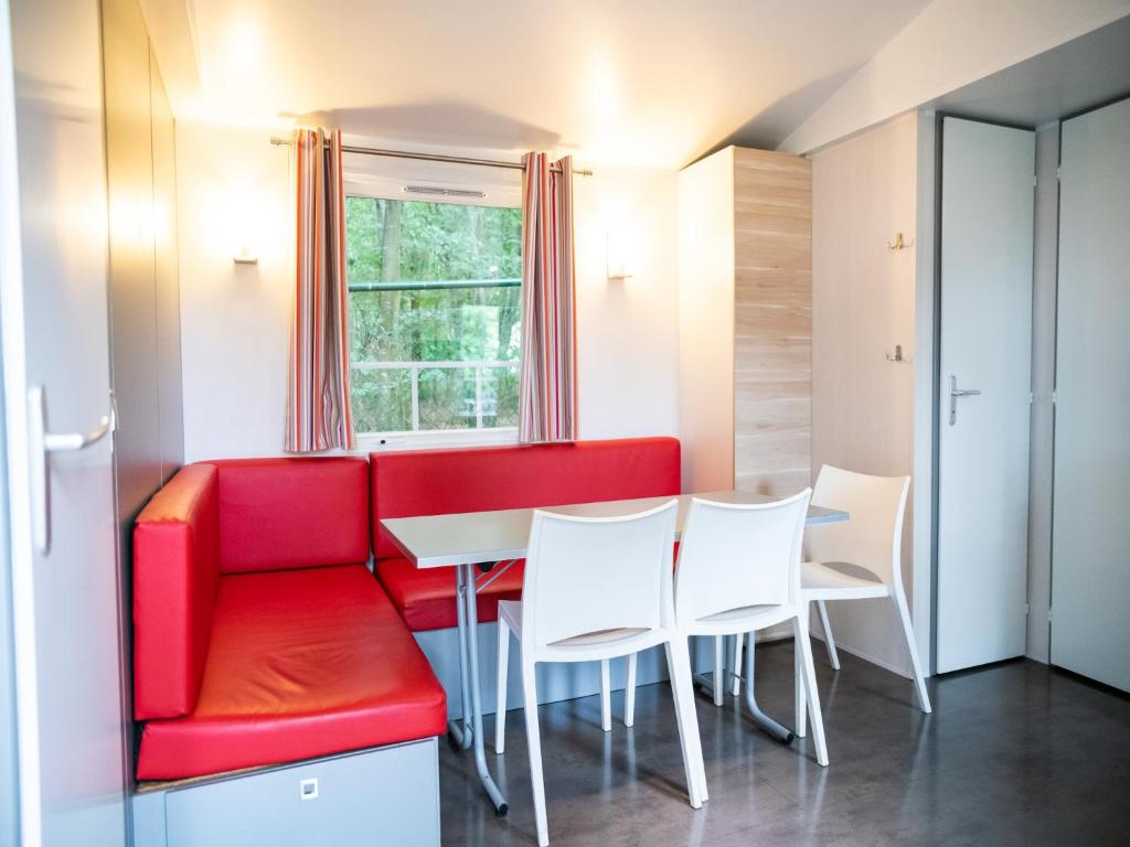 Lovely Chalet with Microwave in Ardennes photo 3