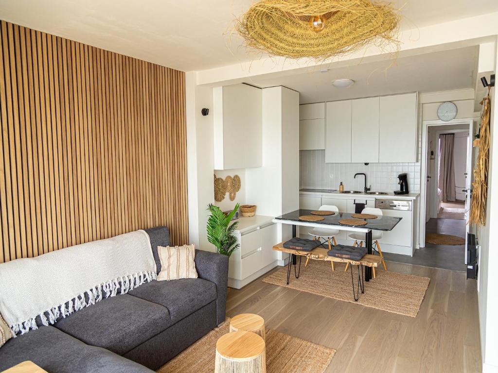 Apartment with frontal sea view photo 2