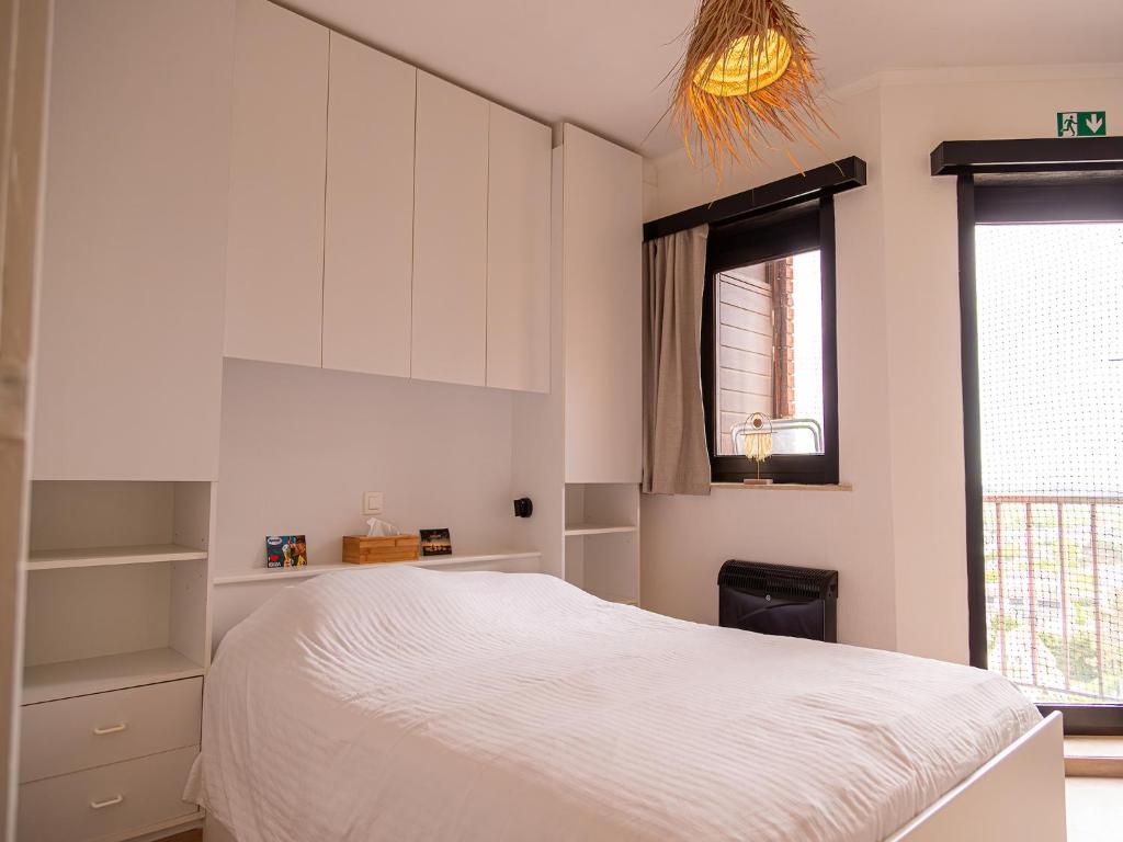 Apartment with frontal sea view photo 1
