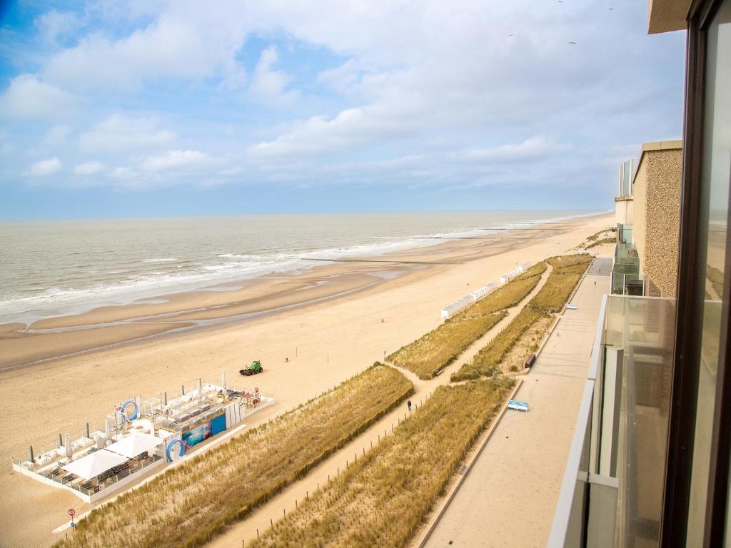 Apartment with frontal sea view photo 3
