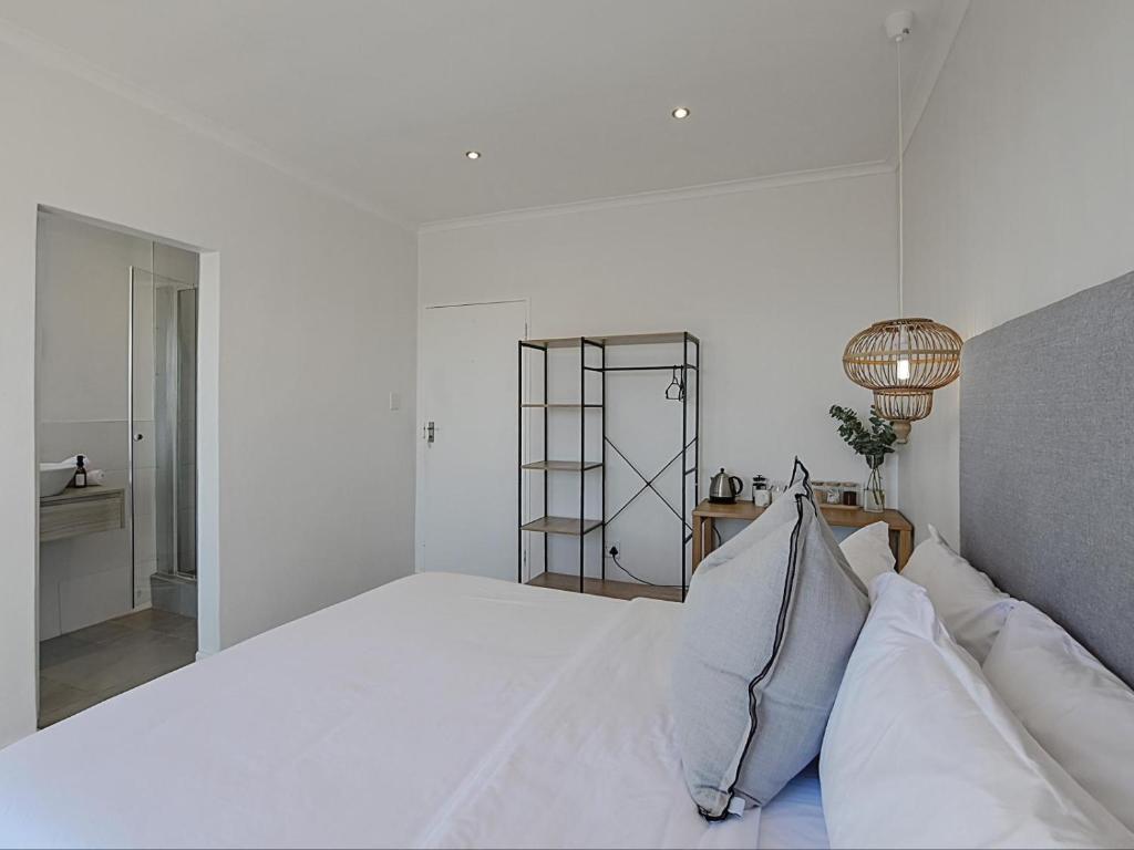 19 Beach Road Room Type - Standard Room with Side Sea View