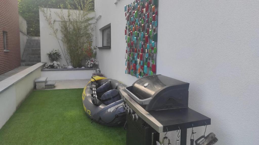 Charming Riverside House with Jacuzzi and Gym photo 1