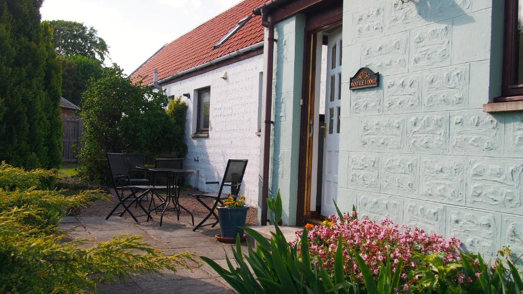Pantile Lodge - Tap to explore photos