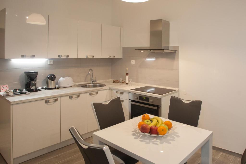 Old Square Apartment photo 2
