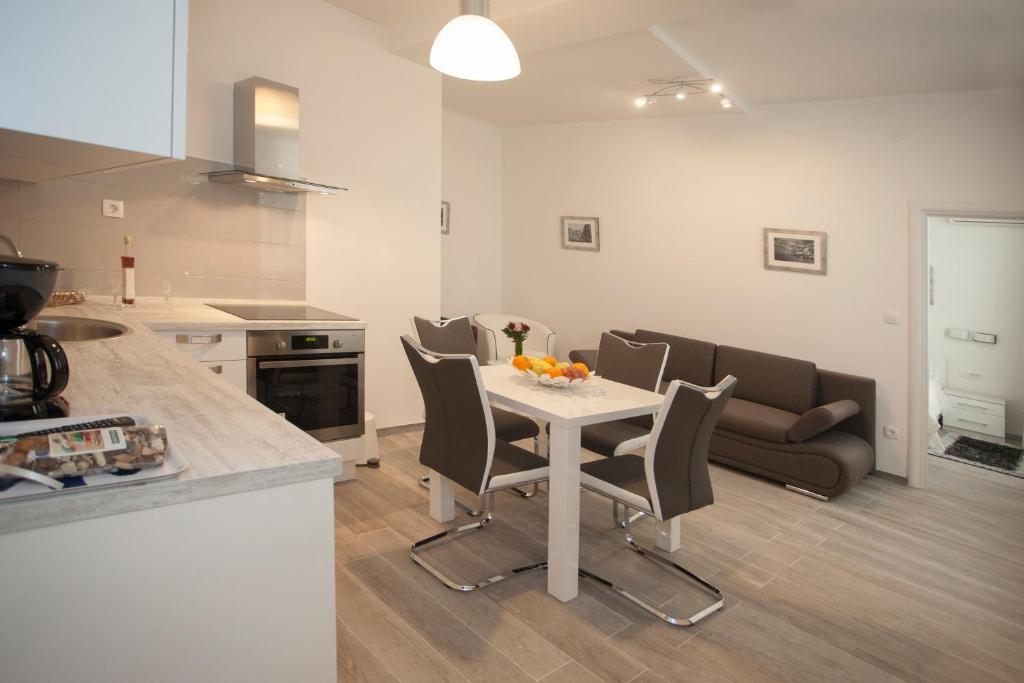 Old Square Apartment photo 1