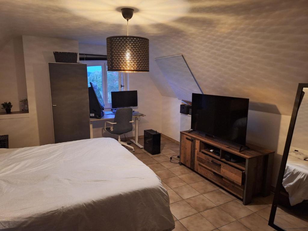Room in Guest room - Serene Guest Room in Charming Village of Gottem, East Flanders photo 3