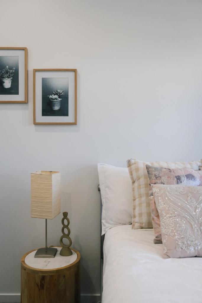 5min to shopping centre Brand New 5b3bath comfortable home at Calamvale photo 2