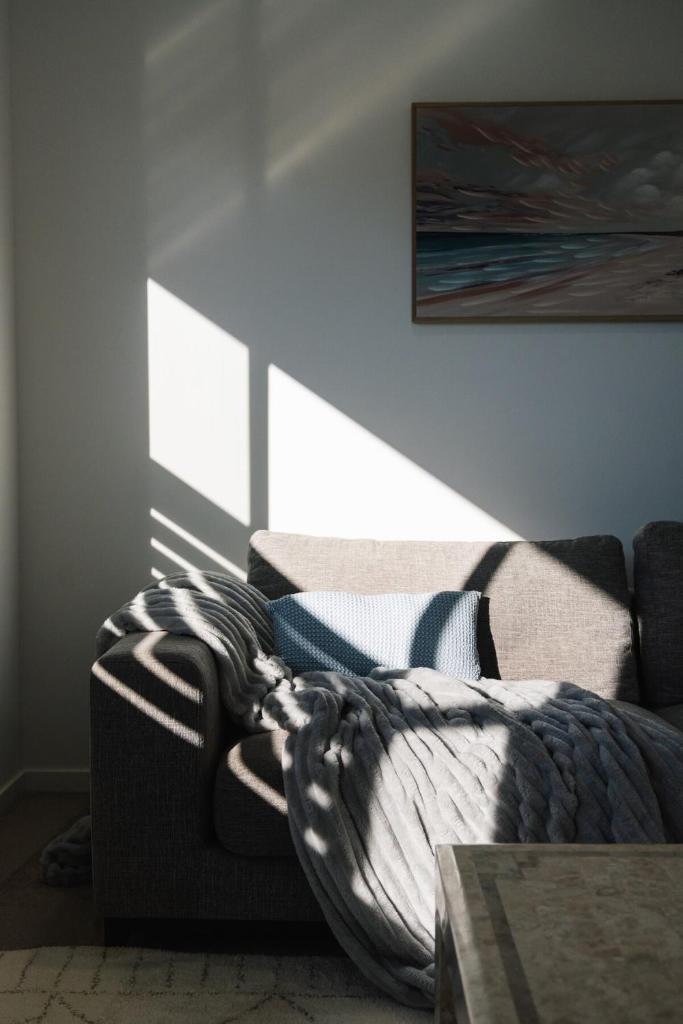 5min to shopping centre Brand New 5b3bath comfortable home at Calamvale photo 3