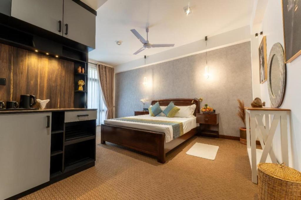 Hotel Grand Minaro - Tap to explore photos