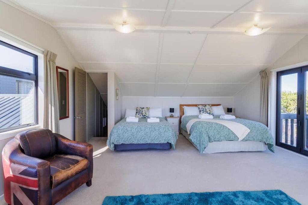 The Studio - Tap to explore photos
