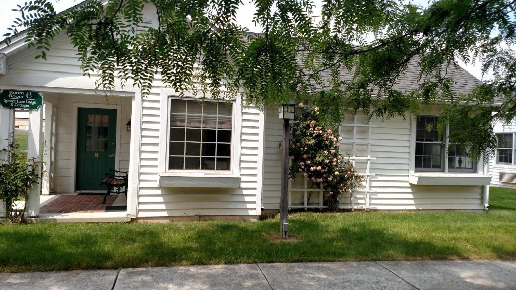Spruce Lane Lodge and Cottages photo 3