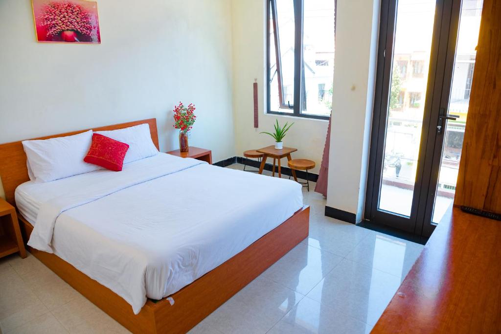 Gold Stone Homestay Hoi An - Tap to explore photos