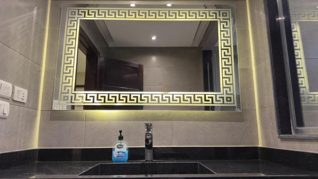 F5 luxury Apartment - شقة فندقية فاخرة المهندسين, Sheikh Zayed