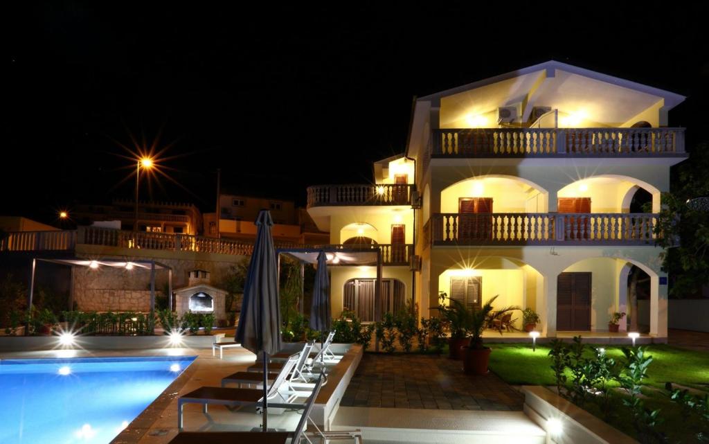 Apartments Bago photo 1