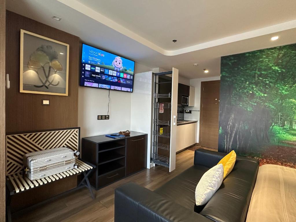 Centrally located Premium Studio - Tap to explore photos