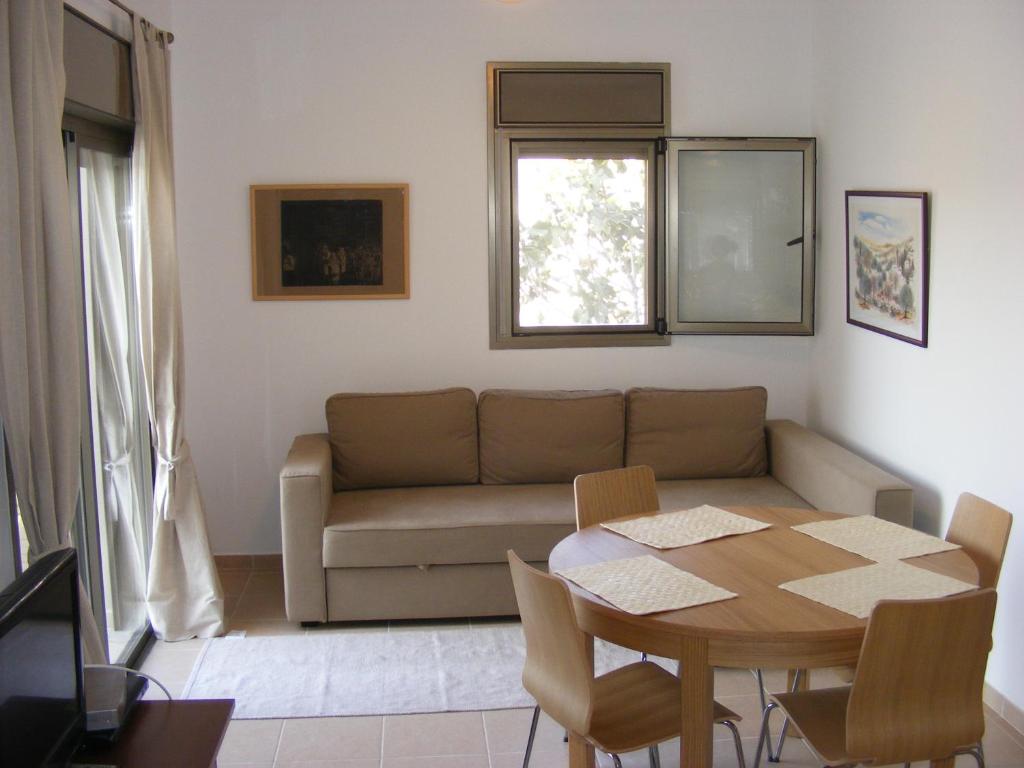 Nof Canaan photo 1