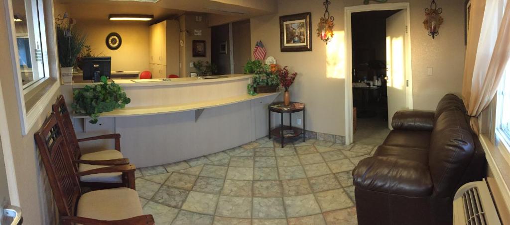 Hilltop Inn & Suites image