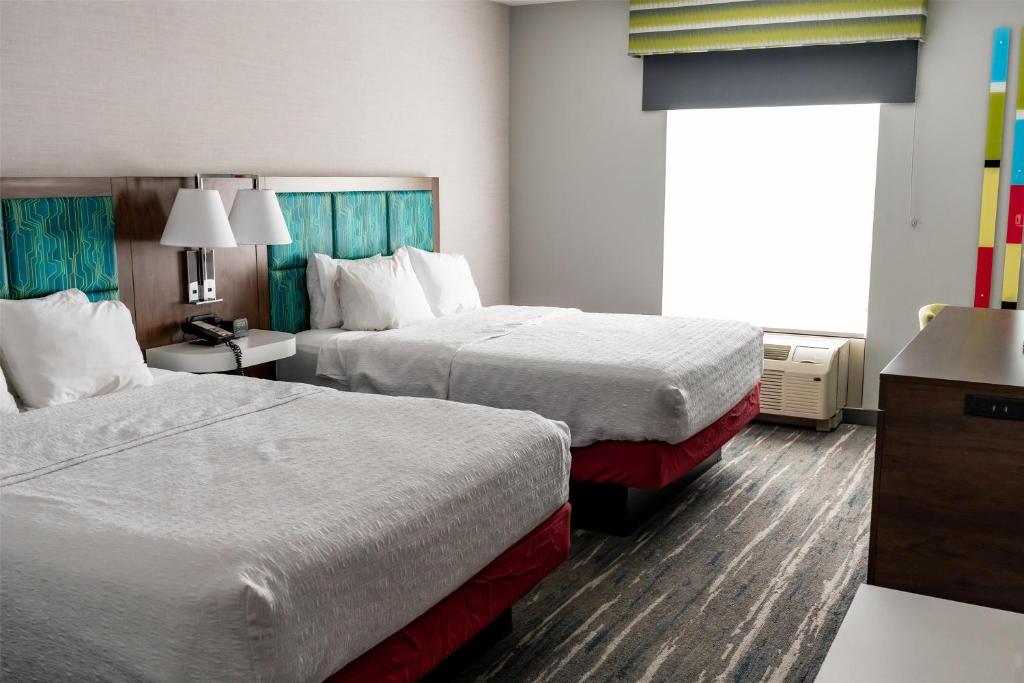 Hampton Inn and Suites Leesburg Room Type - Room with Two Queen Beds - Non-Smoking