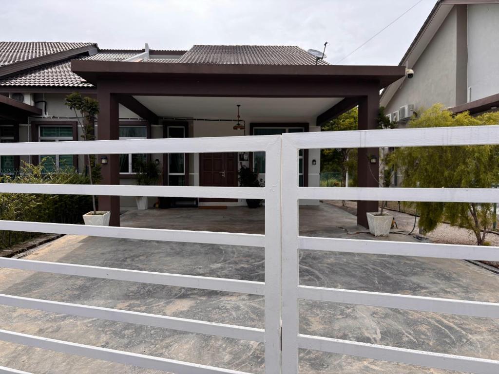 Duyong Damai Homestay by KOWBMAS, Malacca